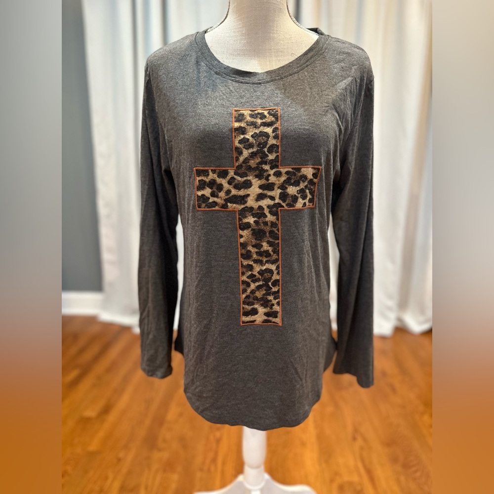Wanderer gray leopard print cross tunic top women’s size medium EUC